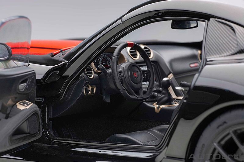 Dodge Viper ACR 2017 black/red stripes 1:18 AUTOart