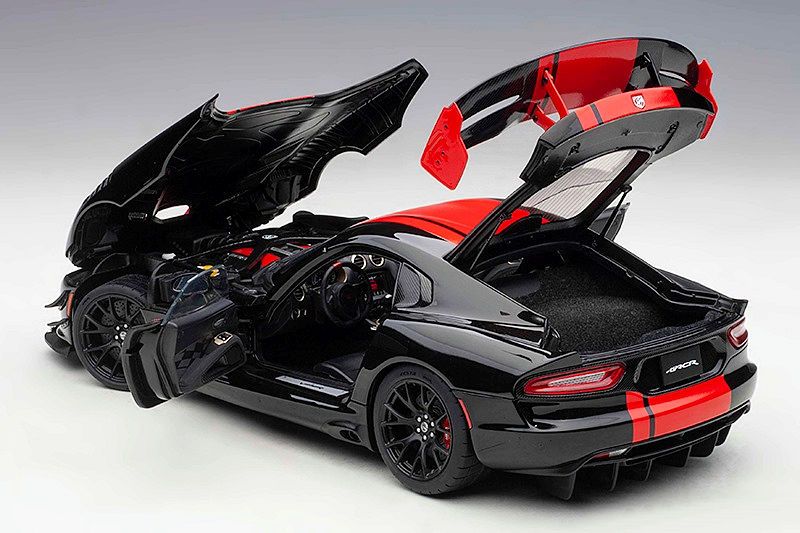 Dodge Viper ACR 2017 black/red stripes 1:18 AUTOart