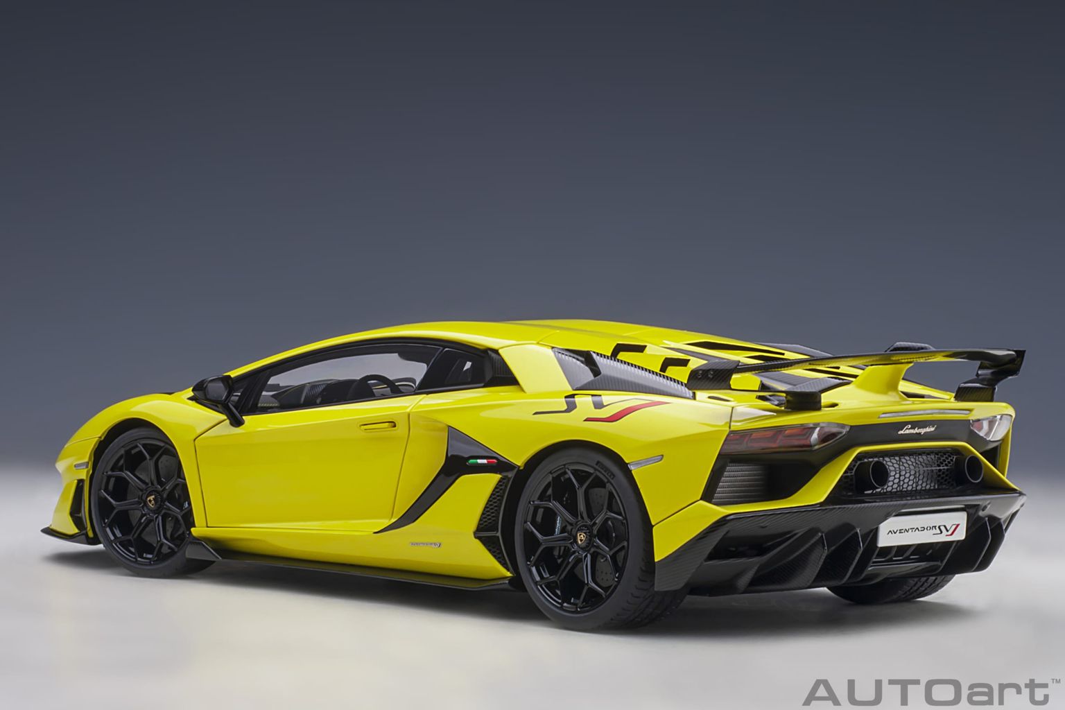 Lamborghini Aventador SVJ giallo tenerife 1:18 AUTOart