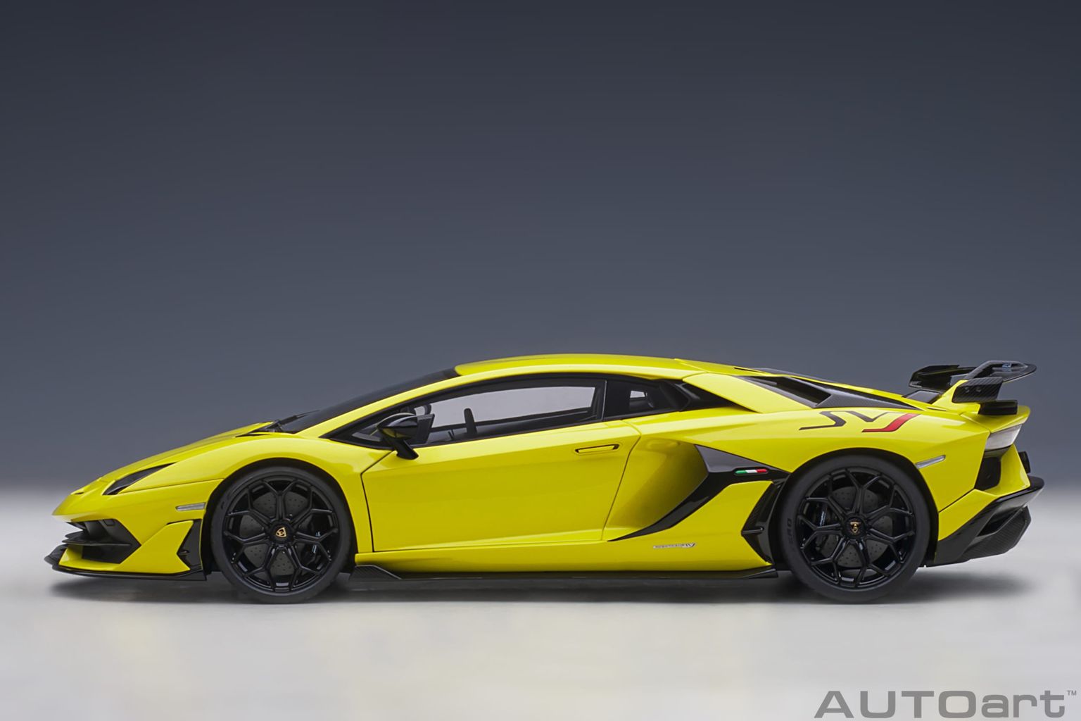 Lamborghini Aventador SVJ giallo tenerife 1:18 AUTOart