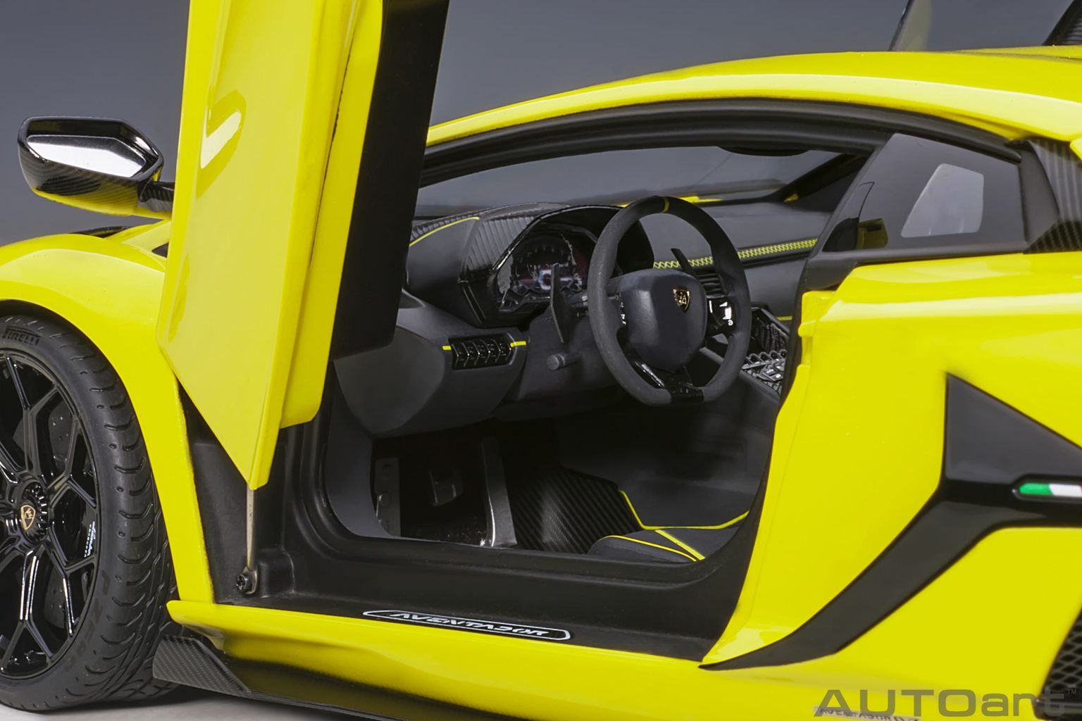 Lamborghini Aventador SVJ giallo tenerife 1:18 AUTOart