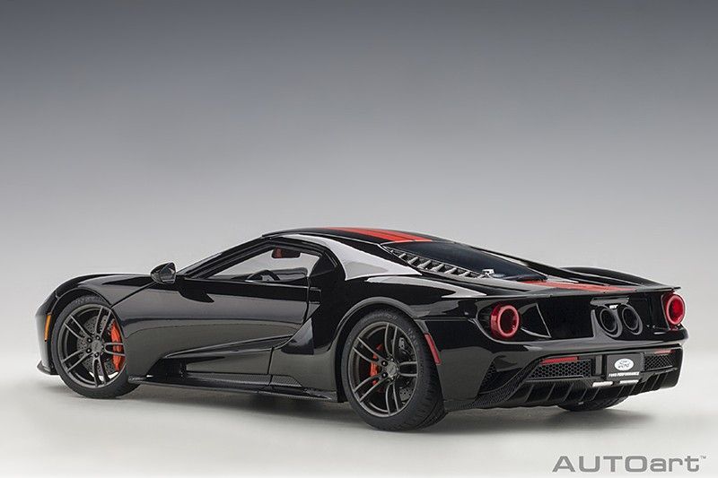 Ford GT 2017 black/orange stripes 1:18 AUTOart