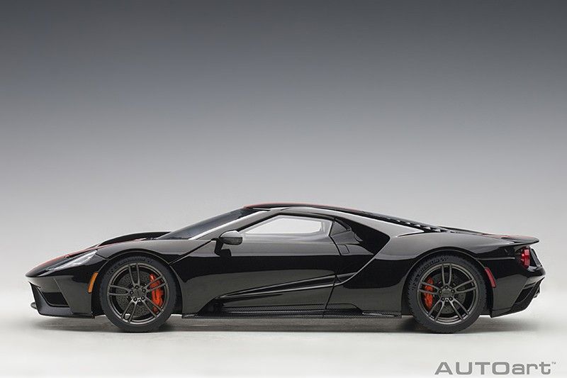 Ford GT 2017 black/orange stripes 1:18 AUTOart