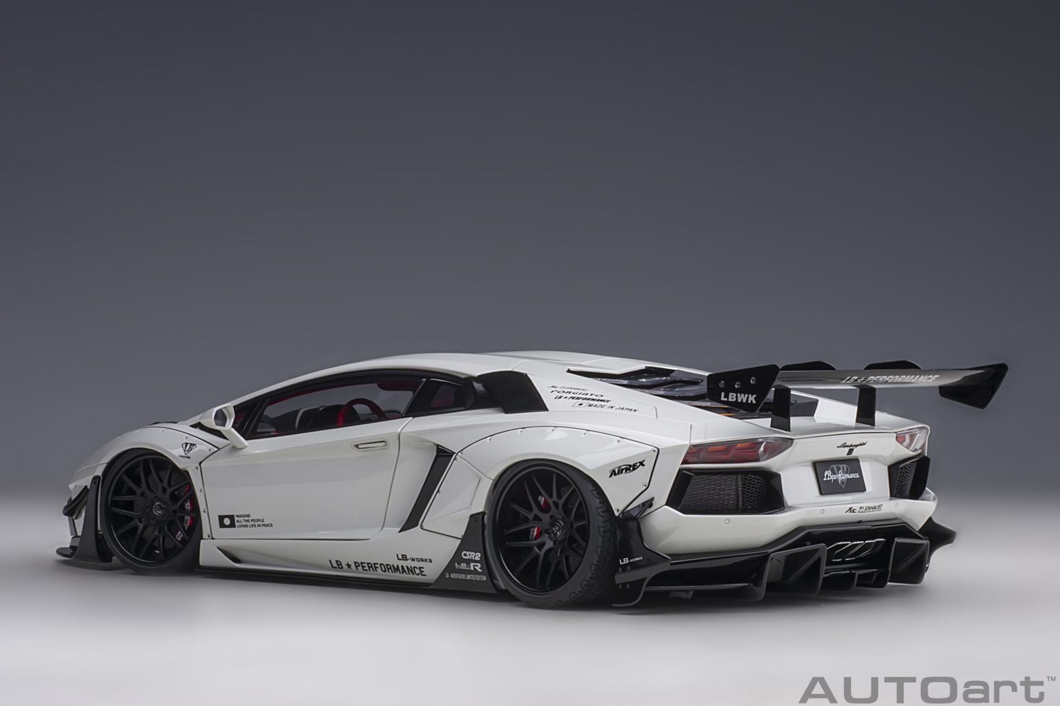 Liberty Walk Lb-Works Lamborghini Aventador Limited Edition white/carbon bonnet 1:18 AUTOart