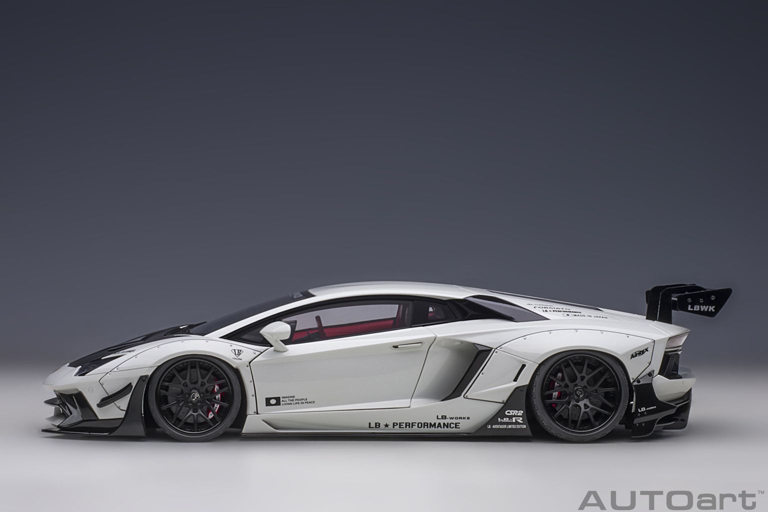 Liberty Walk Lb-Works Lamborghini Aventador Limited Edition white/carbon bonnet 1:18 AUTOart