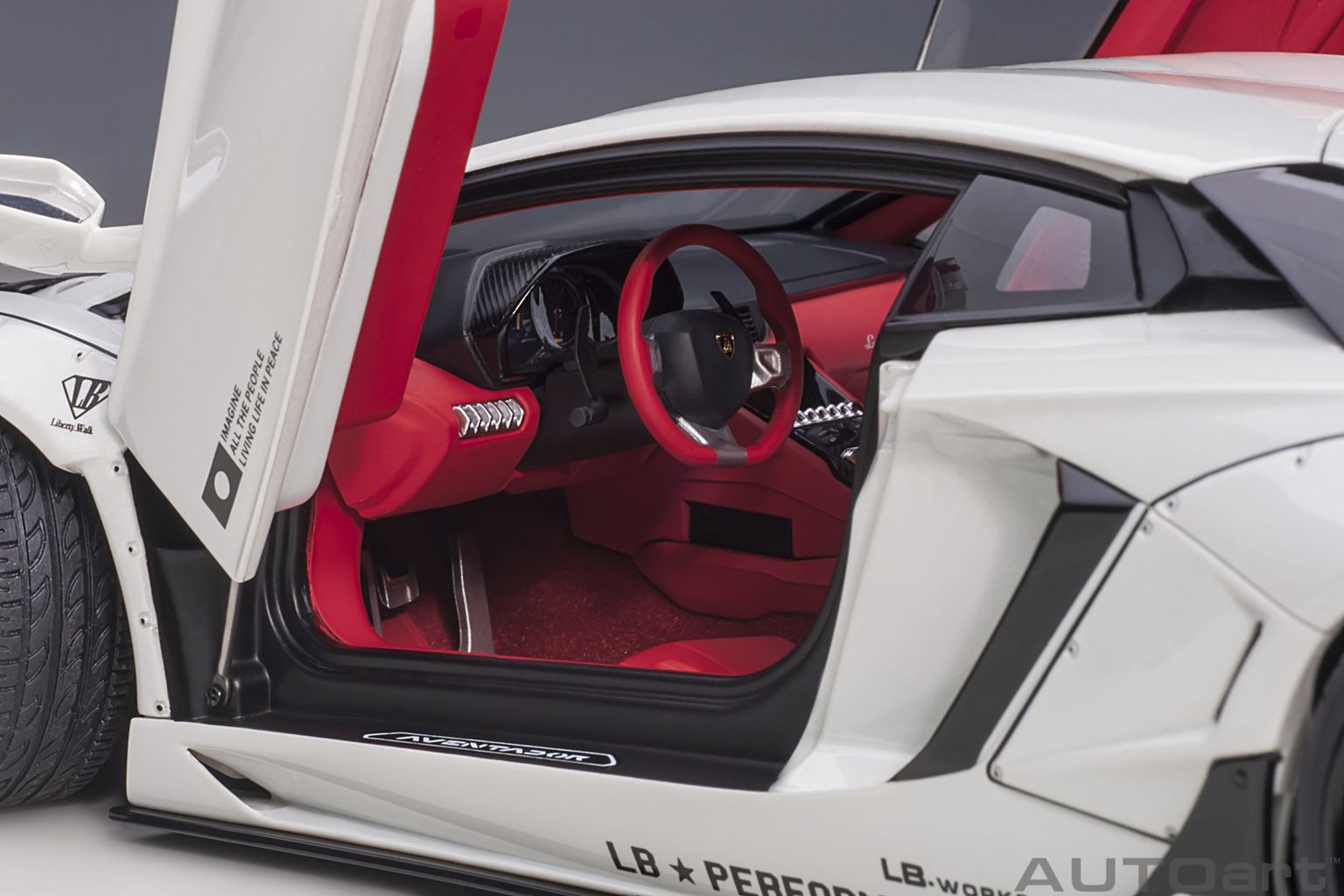 Liberty Walk Lb-Works Lamborghini Aventador Limited Edition white/carbon bonnet 1:18 AUTOart