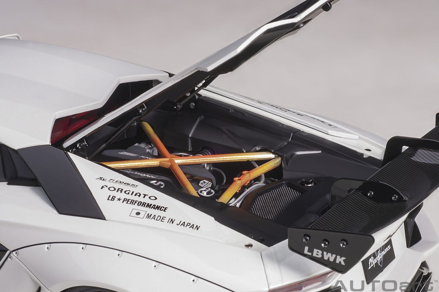 Liberty Walk Lb-Works Lamborghini Aventador Limited Edition white/carbon bonnet 1:18 AUTOart