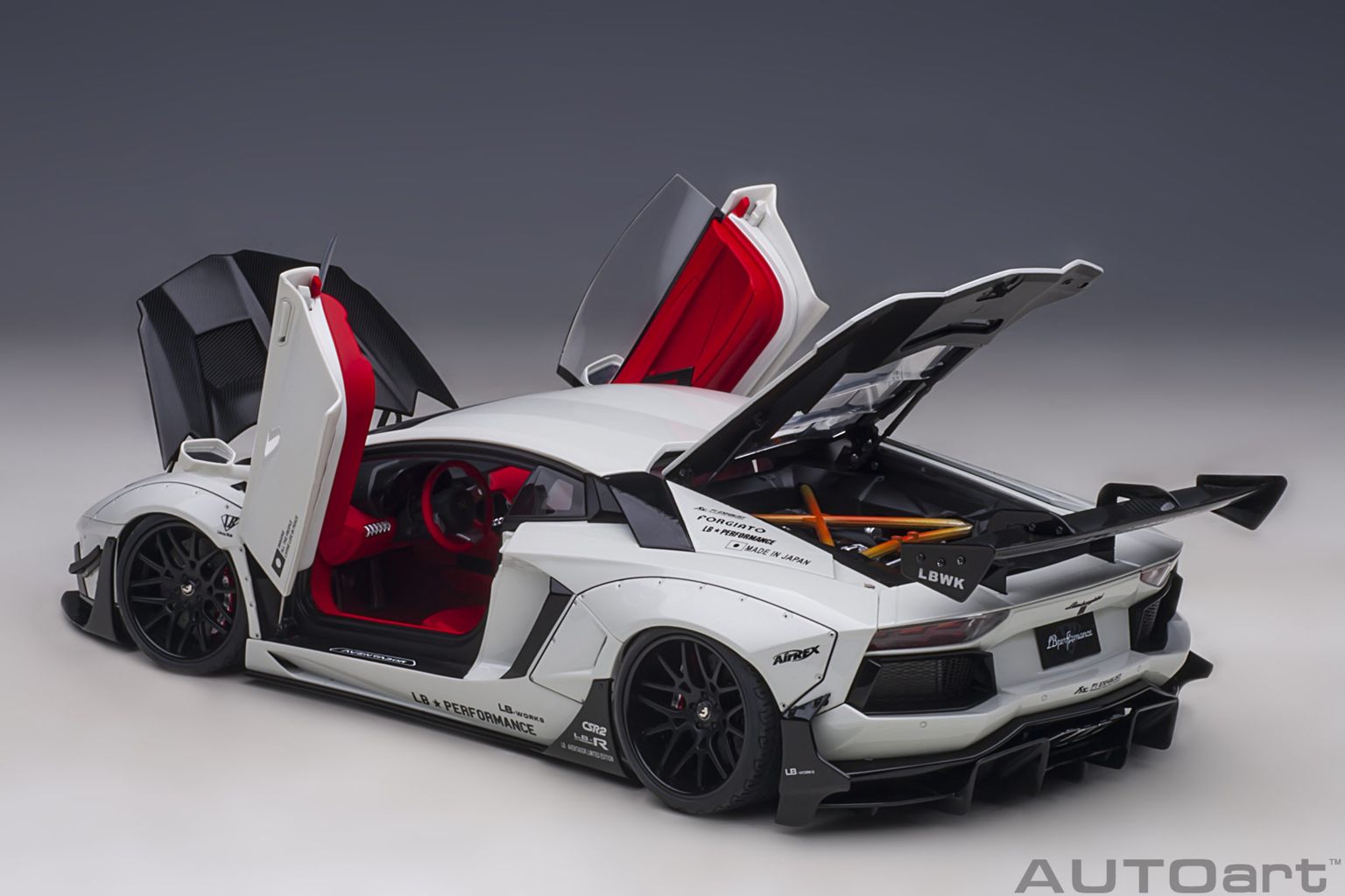 Liberty Walk Lb-Works Lamborghini Aventador Limited Edition white/carbon bonnet 1:18 AUTOart