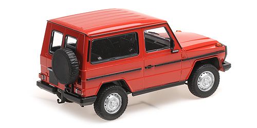 Mercedes-Benz G-Model Short (W460) 1980 red 1:18 Minichamps