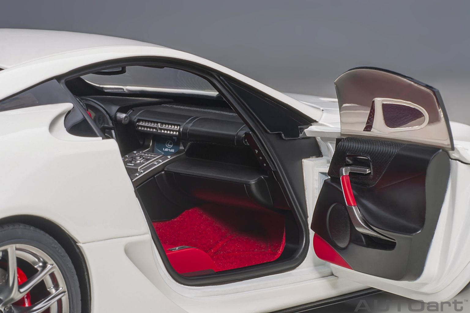 Lexus LFA 2010 whitest white 1:18 AUTOart