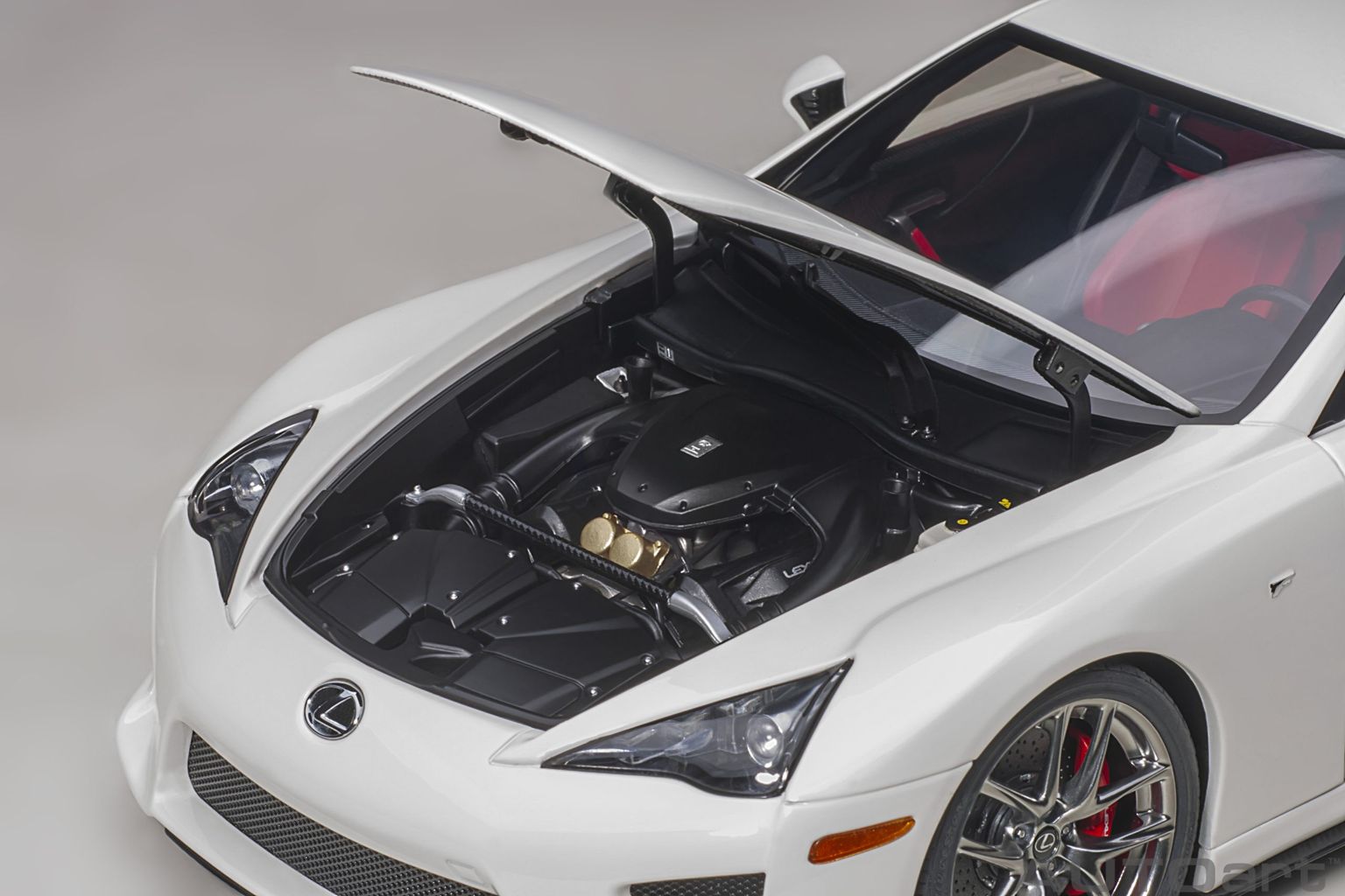 Lexus LFA 2010 whitest white 1:18 AUTOart