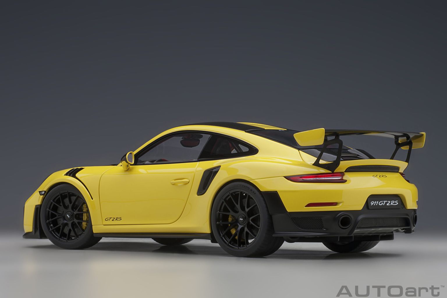 Porsche 911 GT2RS 2017 Weissach Package racing yellow 1:18 AUTOart