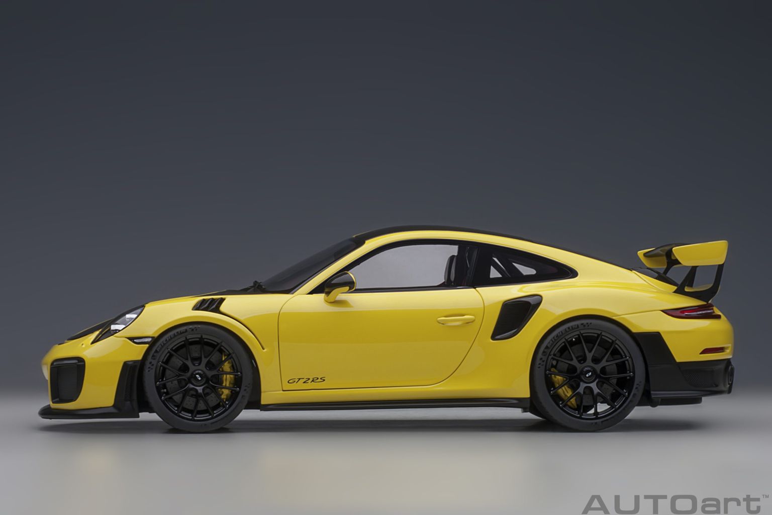 Porsche 911 GT2RS 2017 Weissach Package racing yellow 1:18 AUTOart