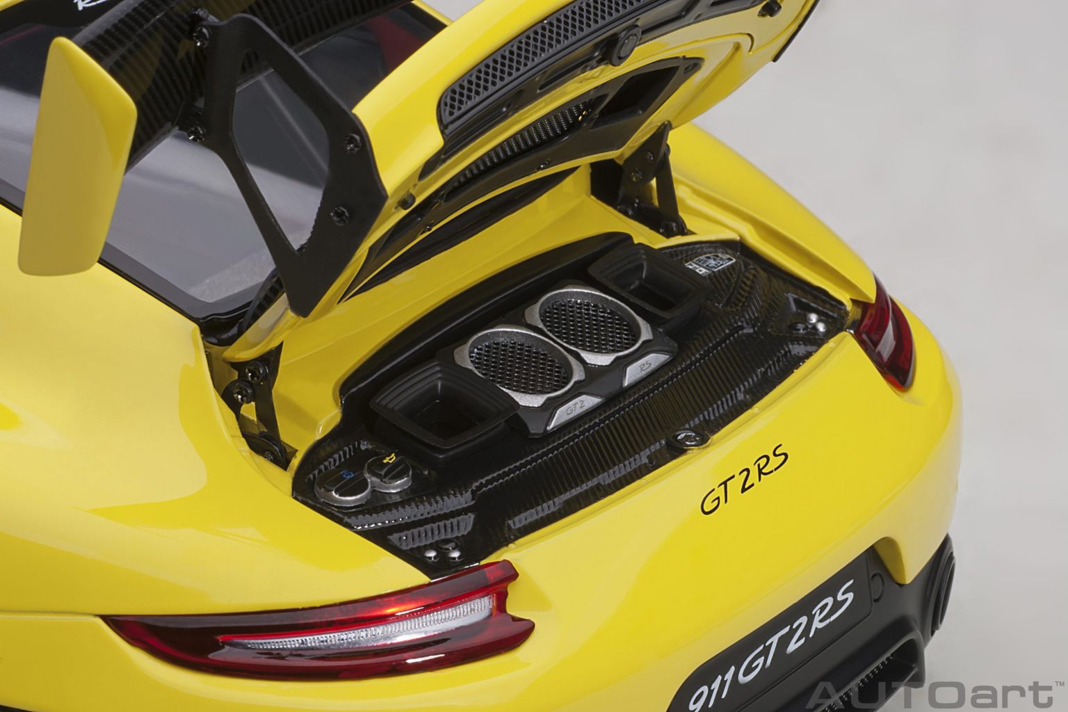 Porsche 911 GT2RS 2017 Weissach Package racing yellow 1:18 AUTOart