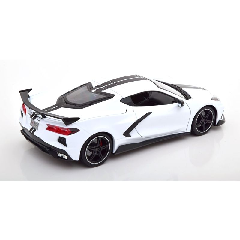 Chevrolet Corvette Stingray 2020 white 1:18 Maisto