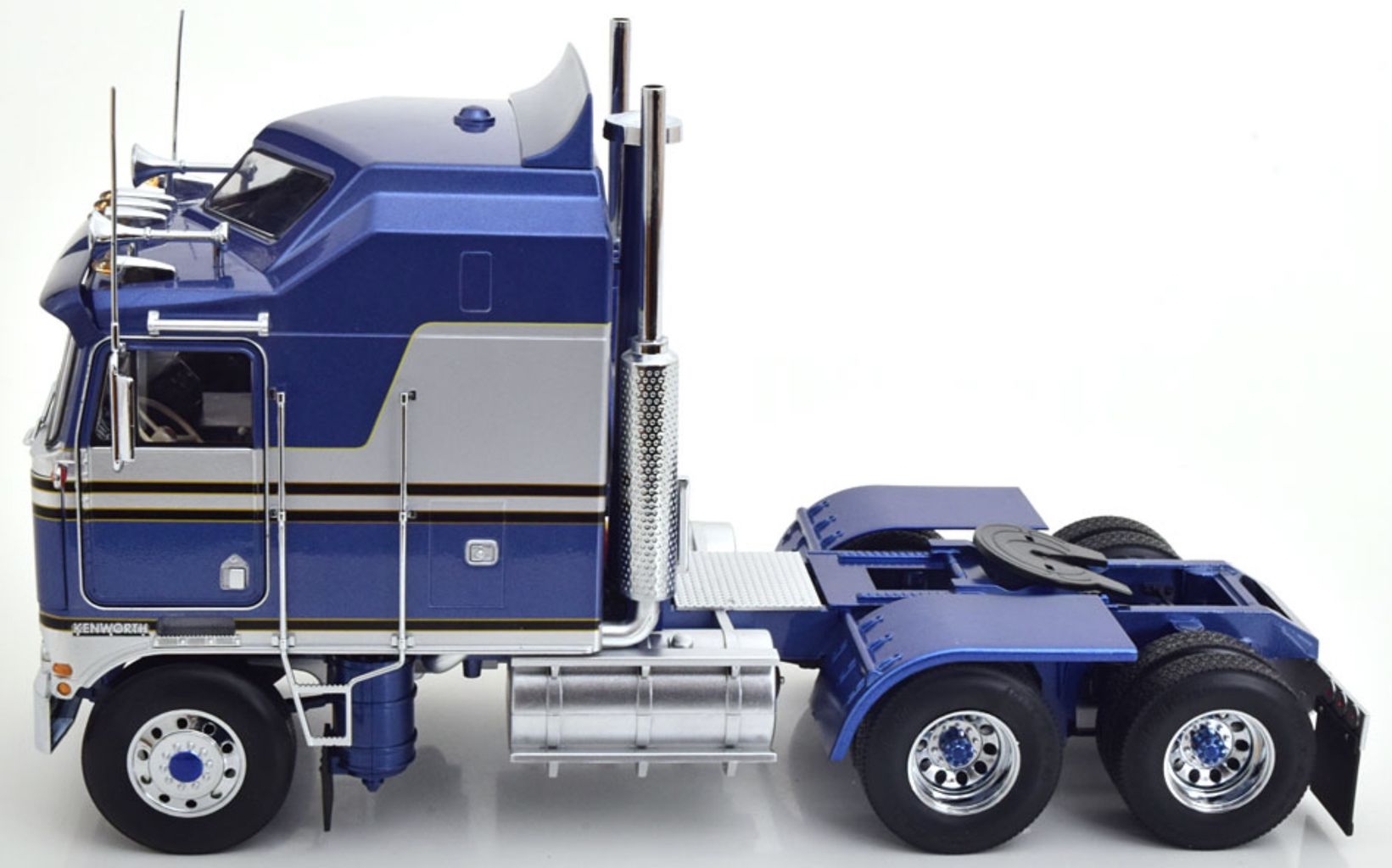 Kenworth K100 Aerodyne Tractor Truck 3-Assi 1976 blue/silver 1:18 Road Kings