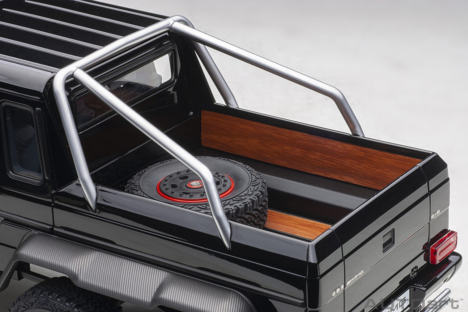 Mercedes-Benz G-Class G63 V8 AMG 6X6 2013 black 1:18 AUTOart