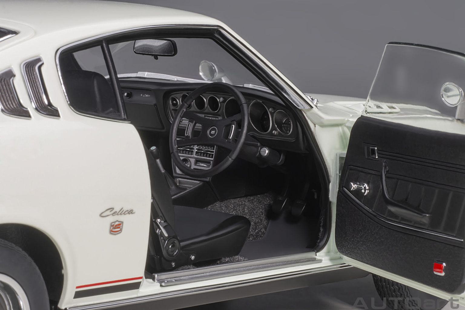Toyota Celica Liftback 2000 GT RA25 1973 white 1:18 AUTOart