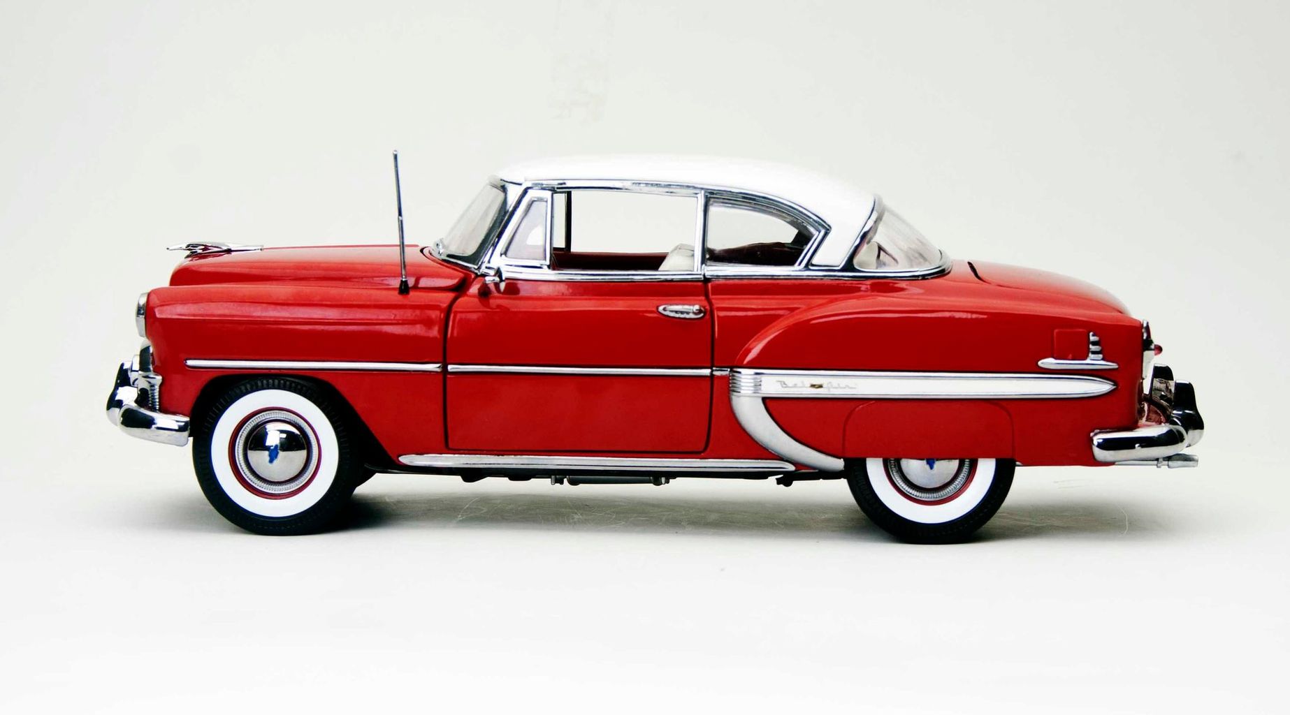 Chevrolet Bell Air Hardtop Coupe 1953 dark red 1:18 Sun Star