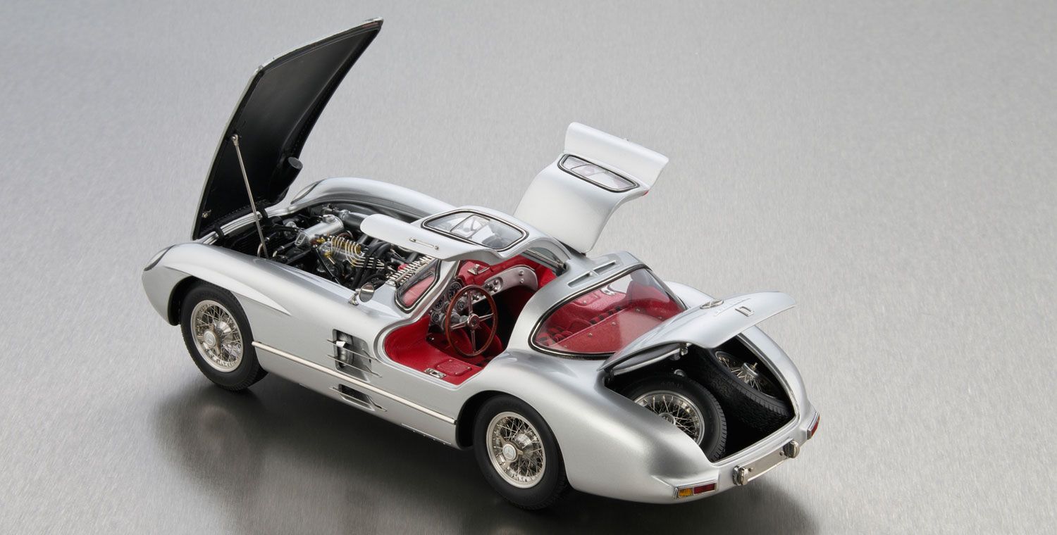Mercedes-Benz 300 SLR Coupé 1955 silver/red interior 1:18 CMC