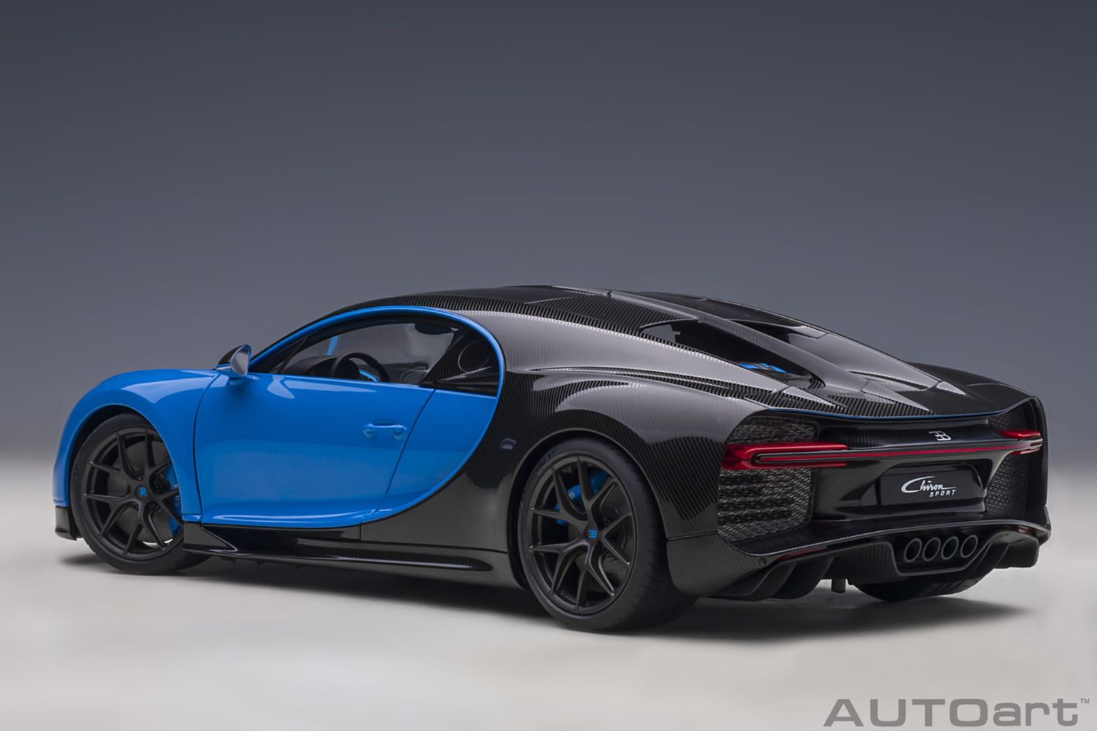 Bugatti Chiron Sport 2019 french racing blue/carbon 1:18 AUTOart