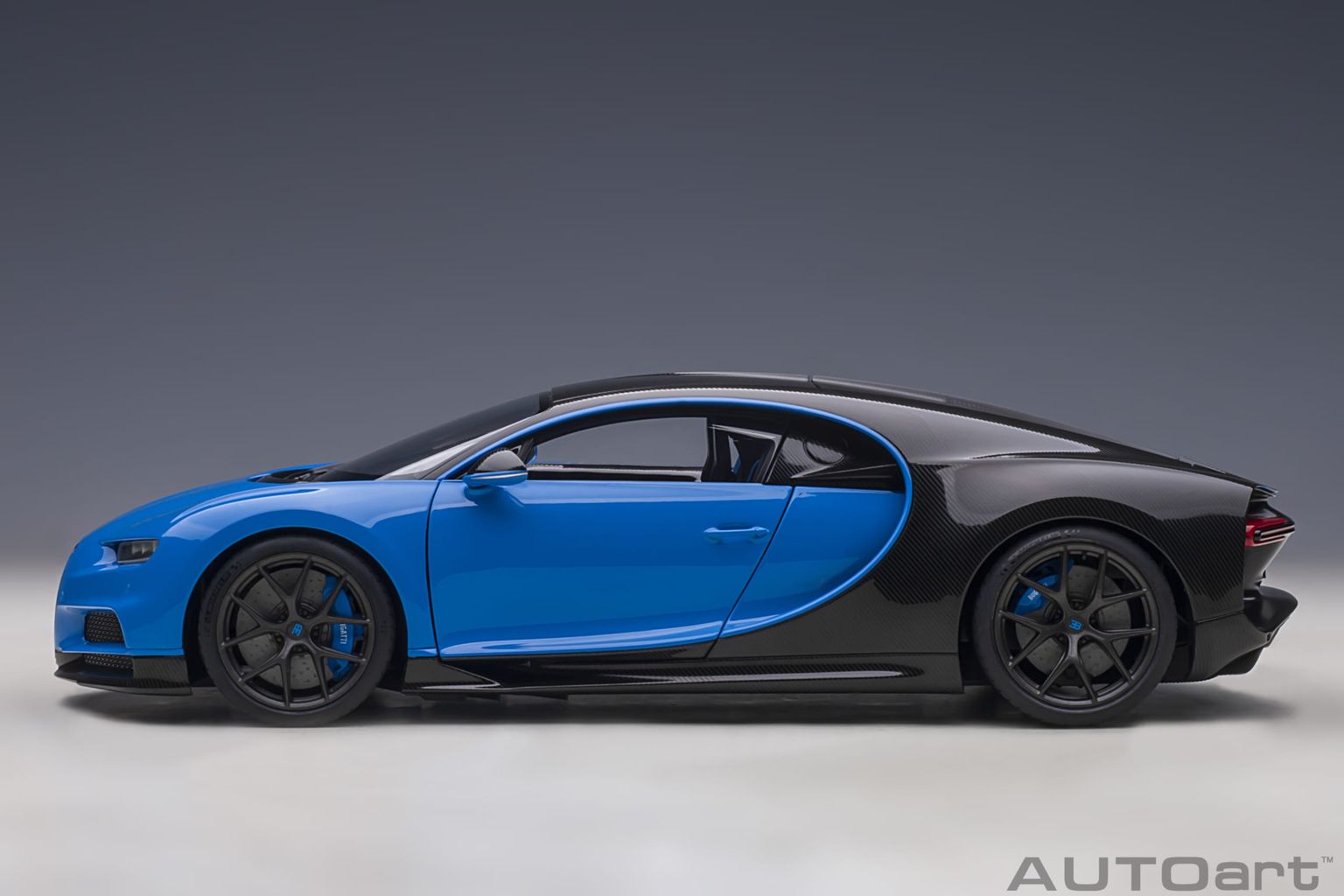 Bugatti Chiron Sport 2019 french racing blue/carbon 1:18 AUTOart