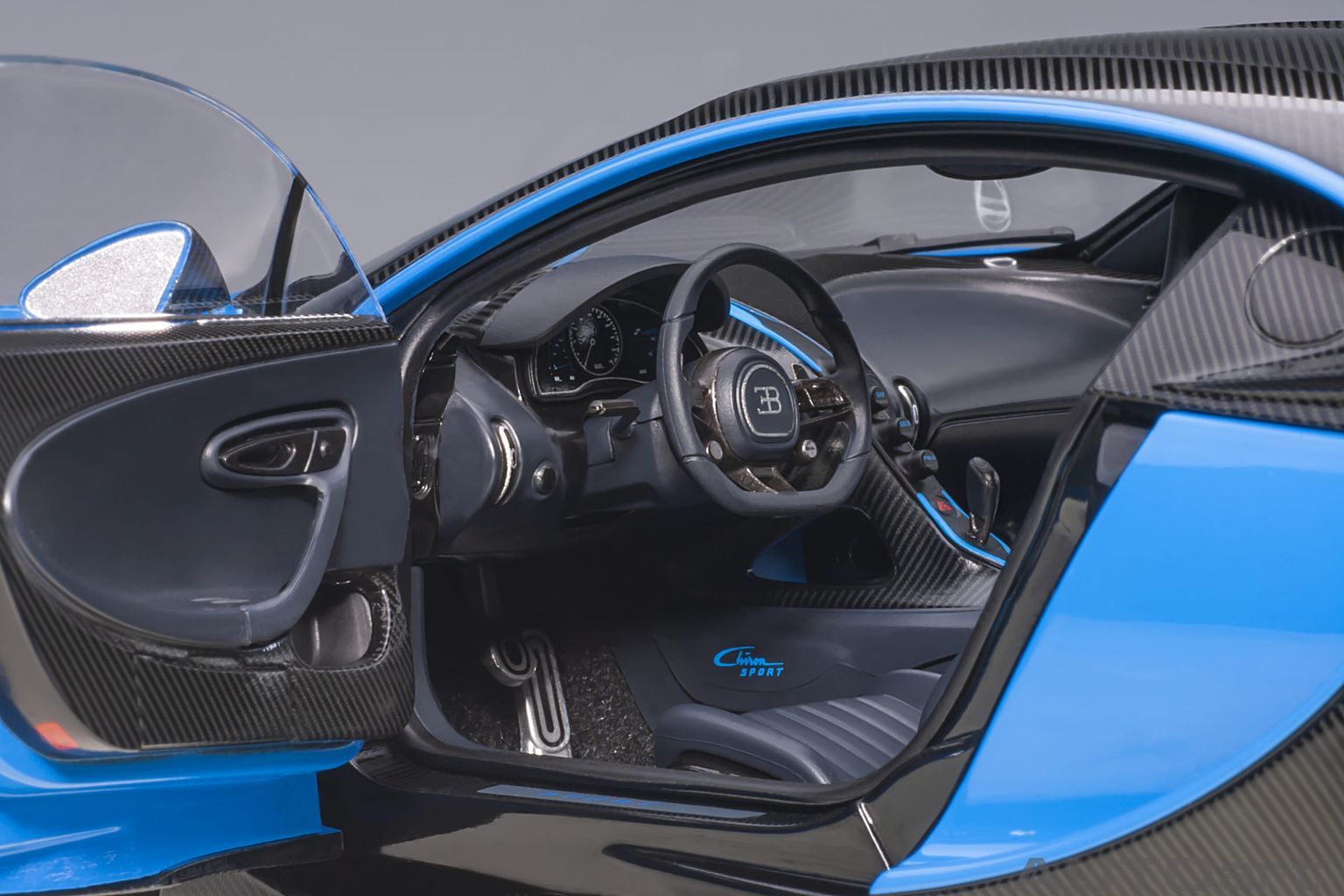 Bugatti Chiron Sport 2019 french racing blue/carbon 1:18 AUTOart