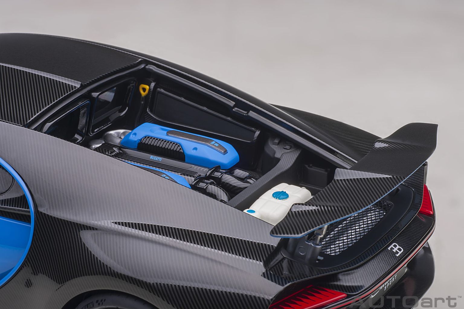 Bugatti Chiron Sport 2019 french racing blue/carbon 1:18 AUTOart