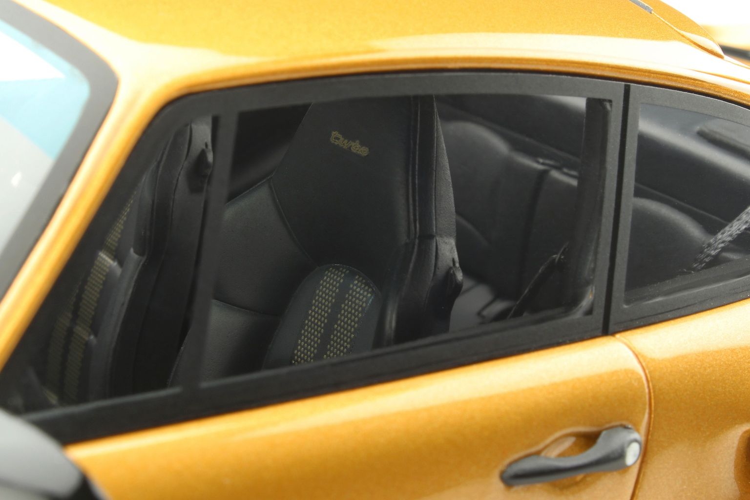 Porsche 911 993 Turbo S Coupe 2018 gold 1:18 GT Spirit