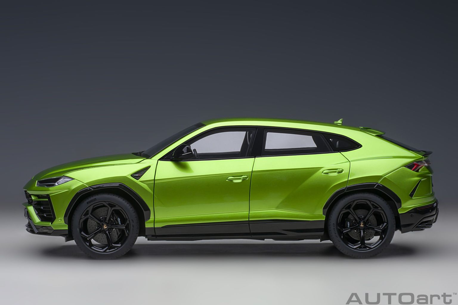 Lamborghini Urus 2018 pearl green 1:18 AUTOart