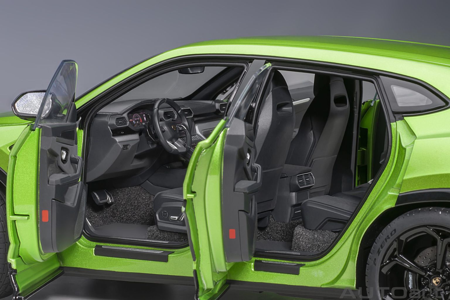 Lamborghini Urus 2018 pearl green 1:18 AUTOart