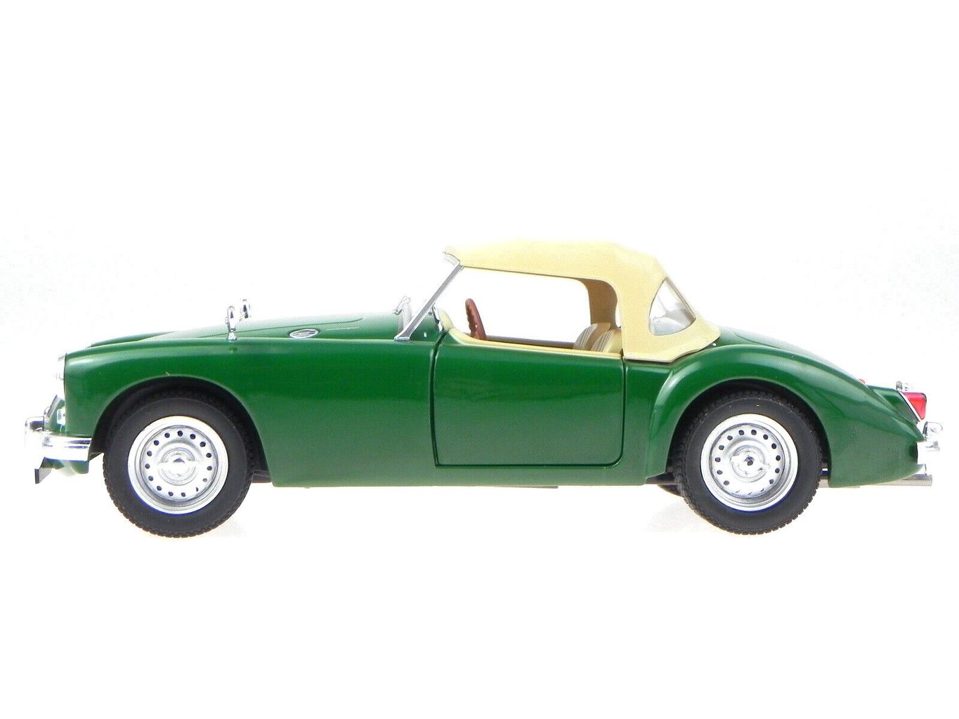 MGA MKI Twin Cam closed soft top & Dunlop peg drive wheels 1959 1:18 Triple9 Collection