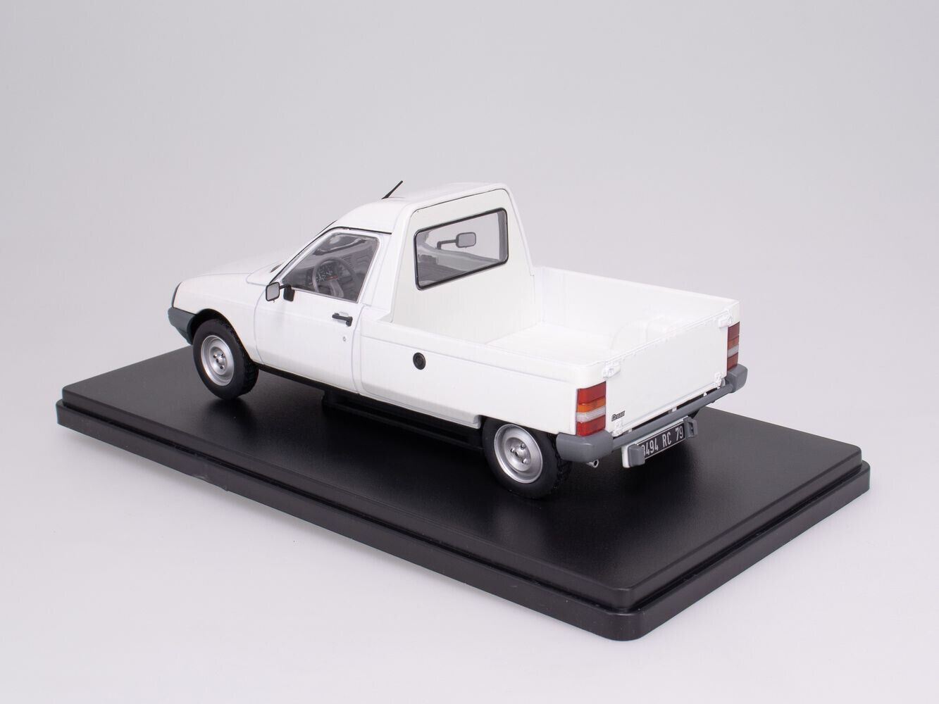Citroen C15 Pick-up 1982 white 1:24 Altaya