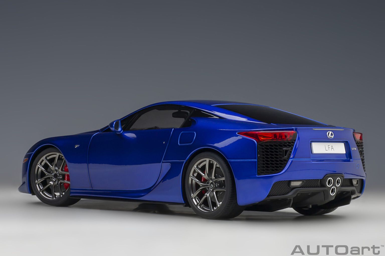 Lexus LFA 2010 pearl blue 1:18 AUTOart