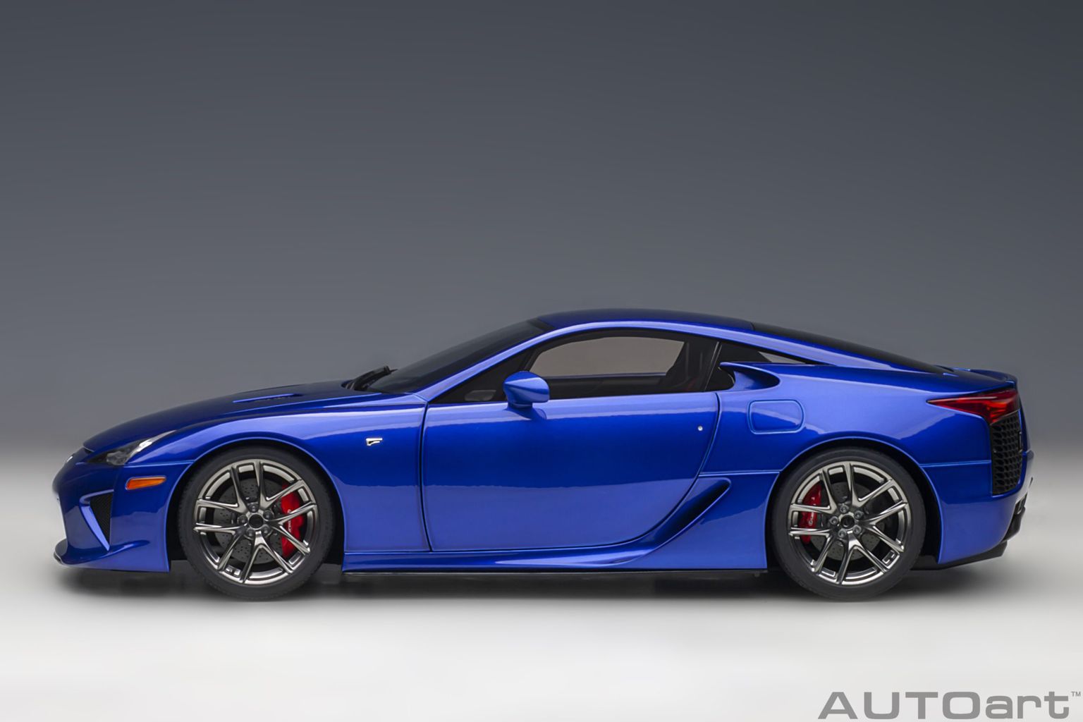 Lexus LFA 2010 pearl blue 1:18 AUTOart