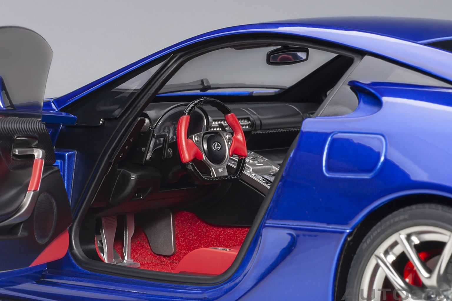 Lexus LFA 2010 pearl blue 1:18 AUTOart