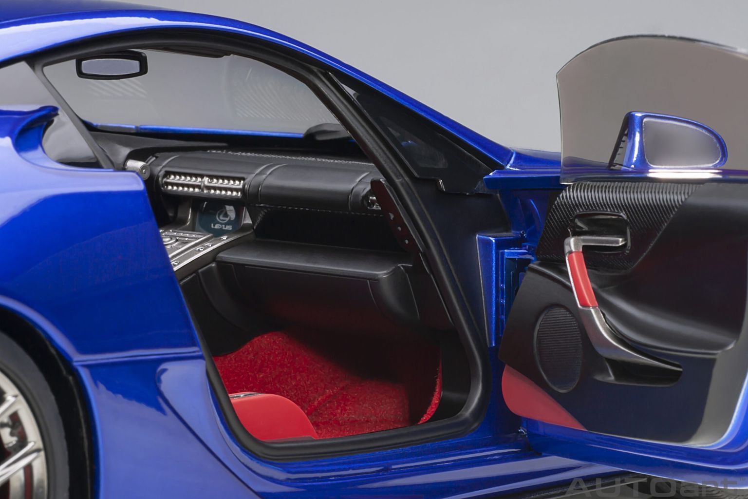 Lexus LFA 2010 pearl blue 1:18 AUTOart