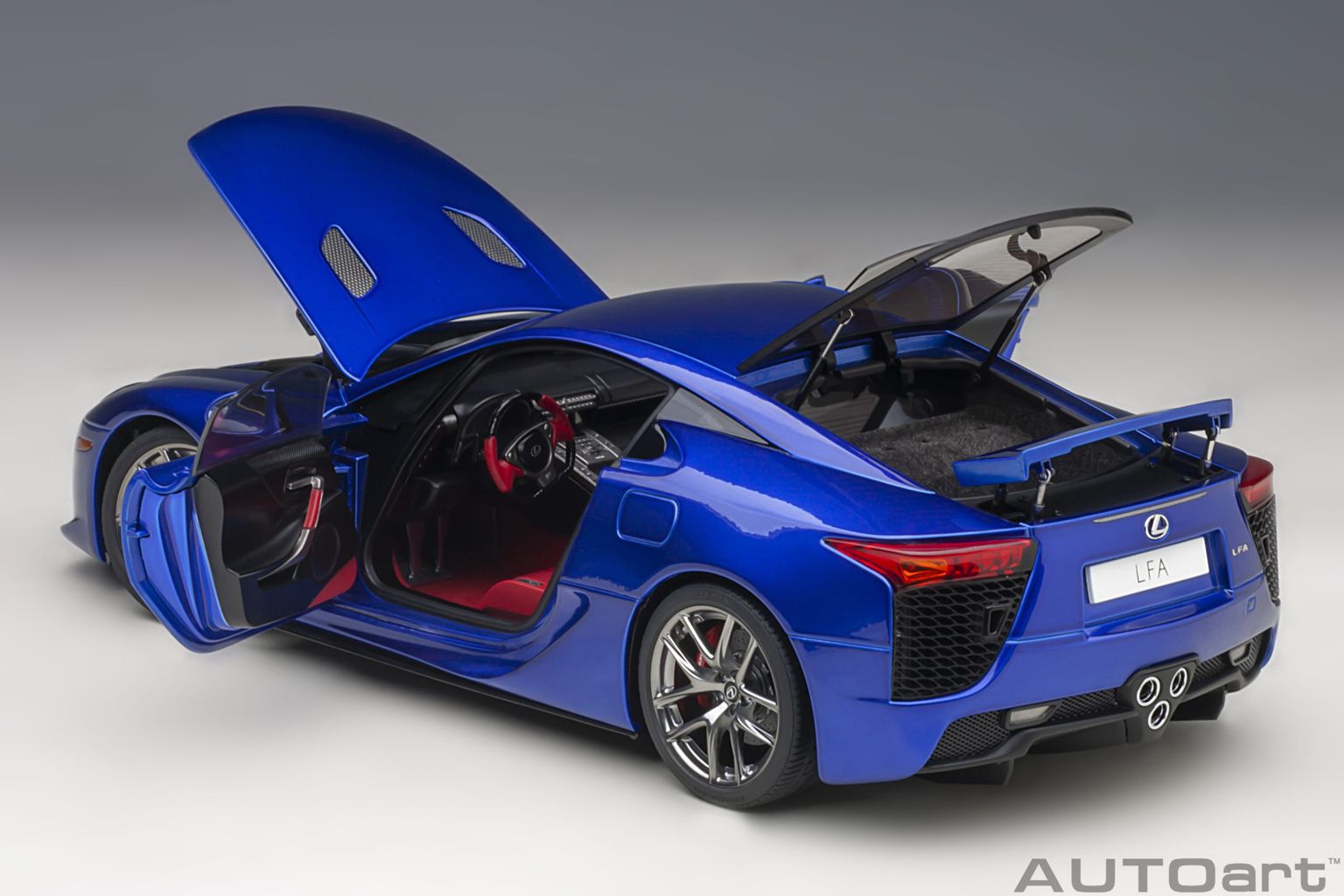 Lexus LFA 2010 pearl blue 1:18 AUTOart
