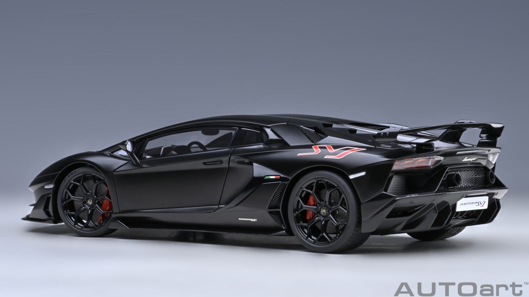 Lamborghini Aventador SVJ nero nemesis 1:18 AUTOart