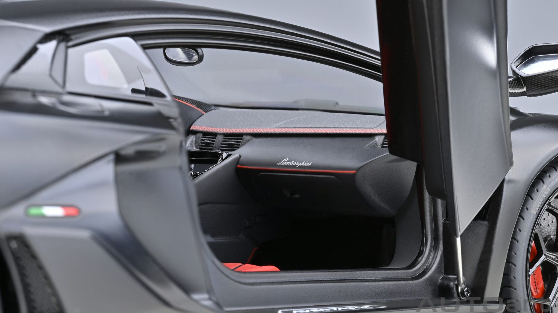 Lamborghini Aventador SVJ nero nemesis 1:18 AUTOart