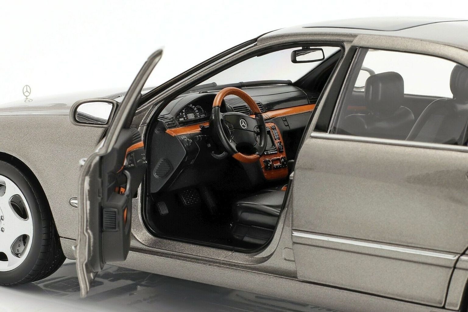 Mercedes-Benz S 600 V220 1999-2005 smoke silver 1:18 Norev