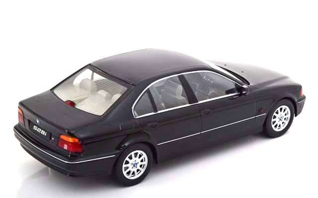 BMW 528i E39 Sedan 1995 black 1:18 KK Scale