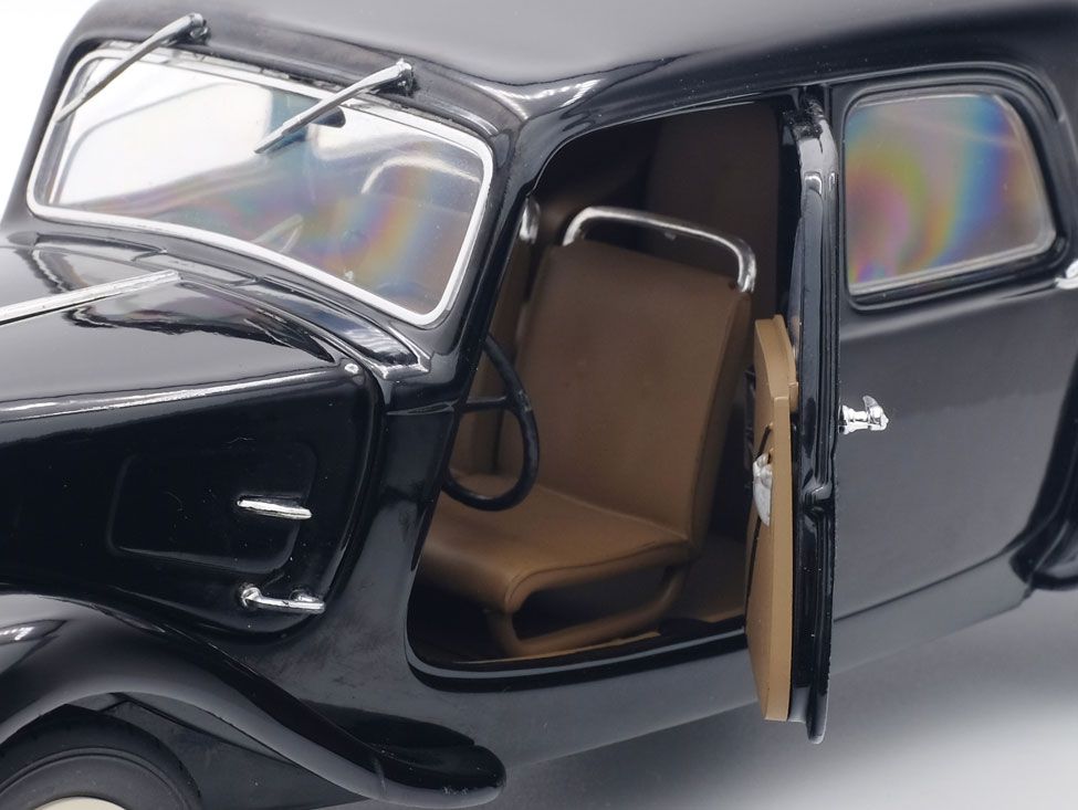 Citroen Traction 1937 black 1:18 Solido