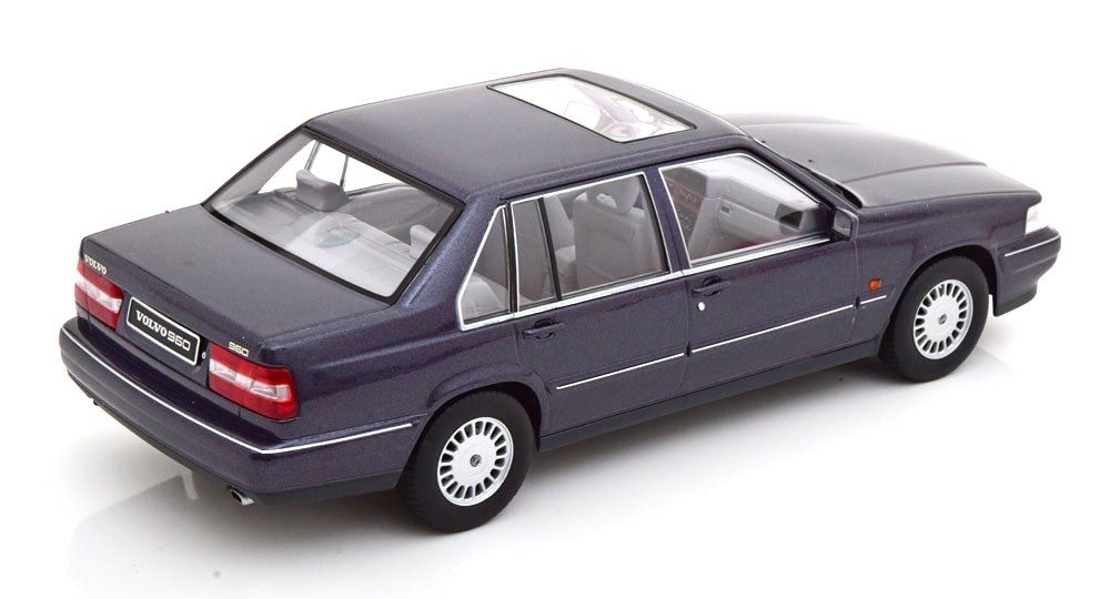 Volvo 960 1996 aubergine metallic 1:18 Triple9 Collection