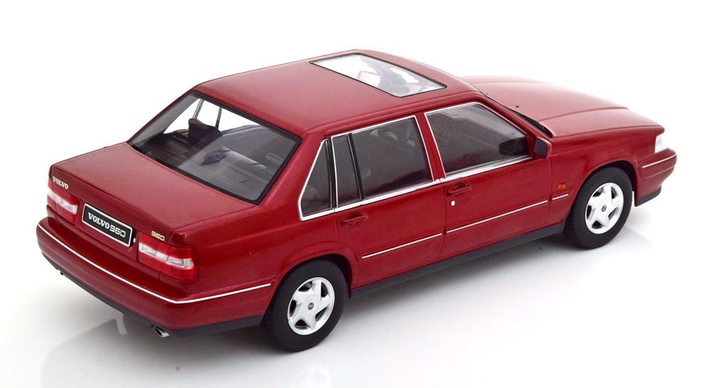 Volvo 960 1996 red metallic 1:18 Triple9 Collection