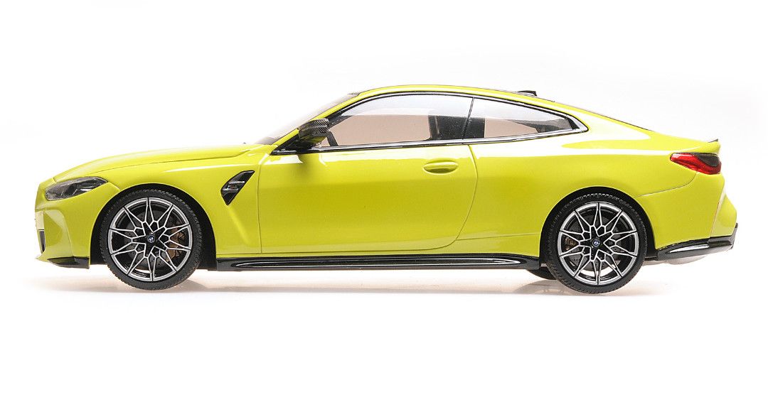 BMW M4 2020 yellow 1:18 Minichamps 