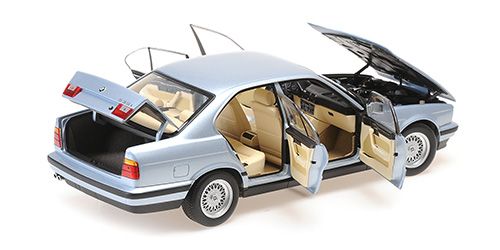 BMW 535i E34 1988 ligth blue metallic 1:18 Minichamps 
