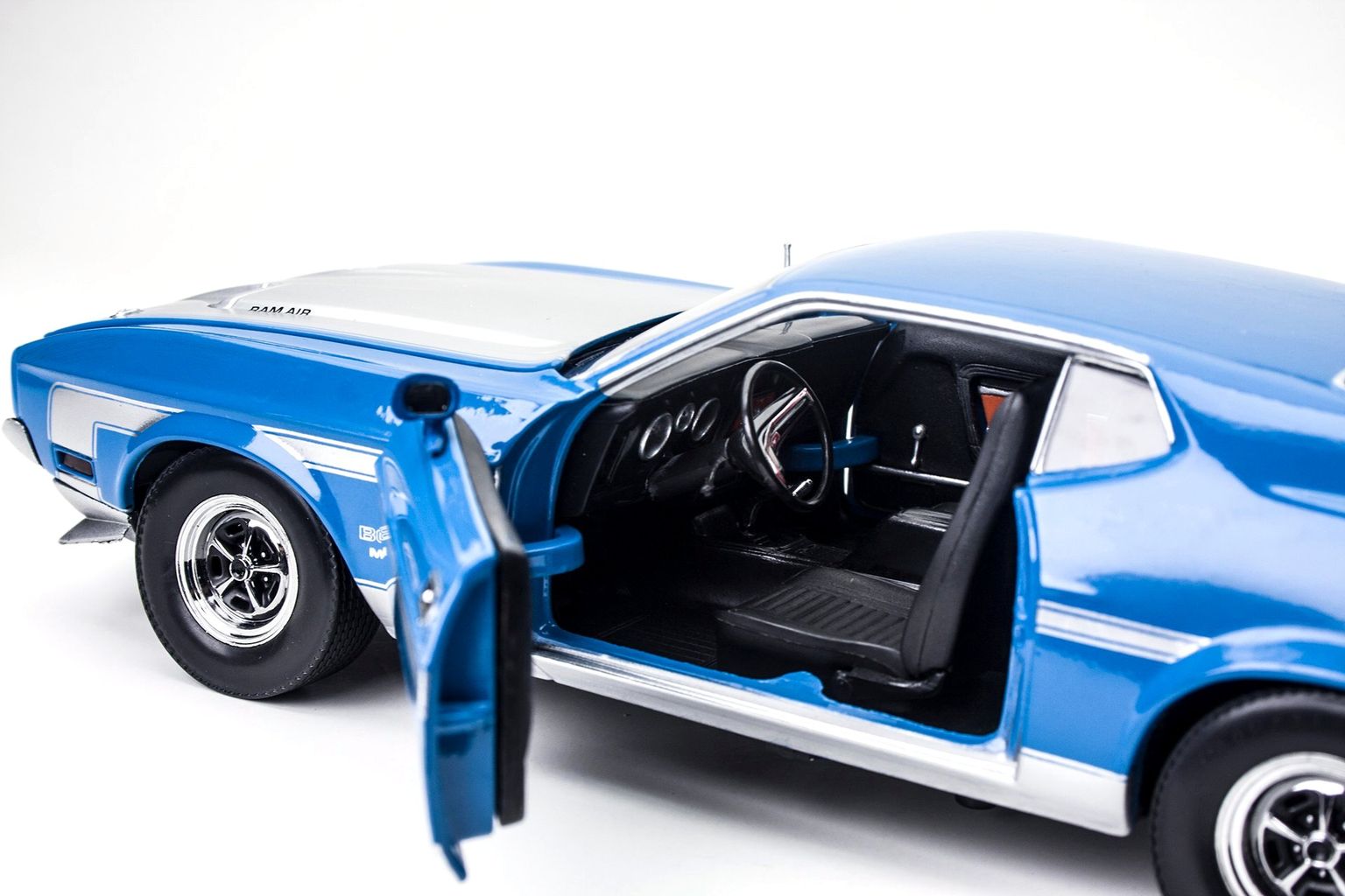 Ford Mustang Boss 351 1971 grabber blue/white 1:18 Sun Star