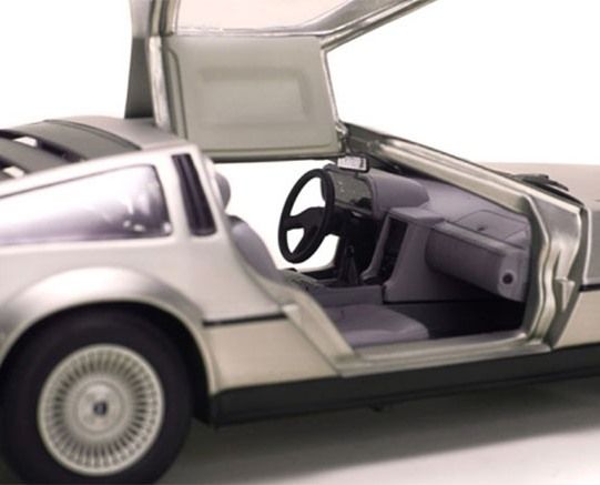 DeLorean DMC 12 1981 Stainless Steel 1:18 Sun Star