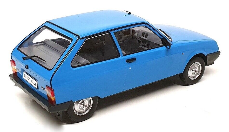 Oltcit Club 1990 blue/grey interior 1:18 Triple9 Collection